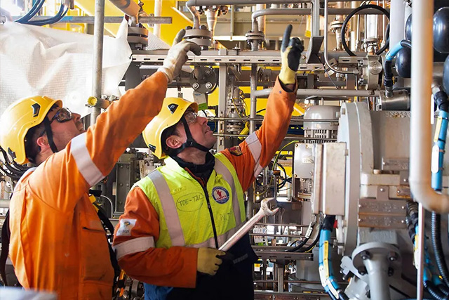 Home having lunch together 1(logistics)